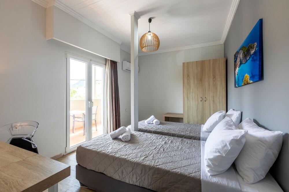 Arkadianos Aparthotel Agios Sostis  Exterior photo